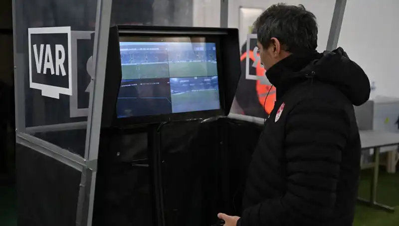 Beşiktaş-Gaziantep FK Maçında Alman VAR Hakemi Neden Tercih Edildi?