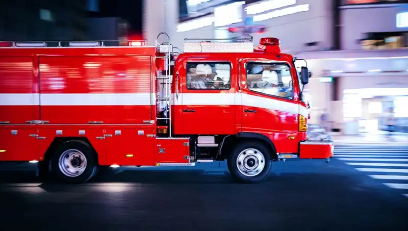 Tokyo’da Yerel Bir Bina Yangını: İki Kişi Yaralandı, Ayrıntılar Ortaya Çıktı