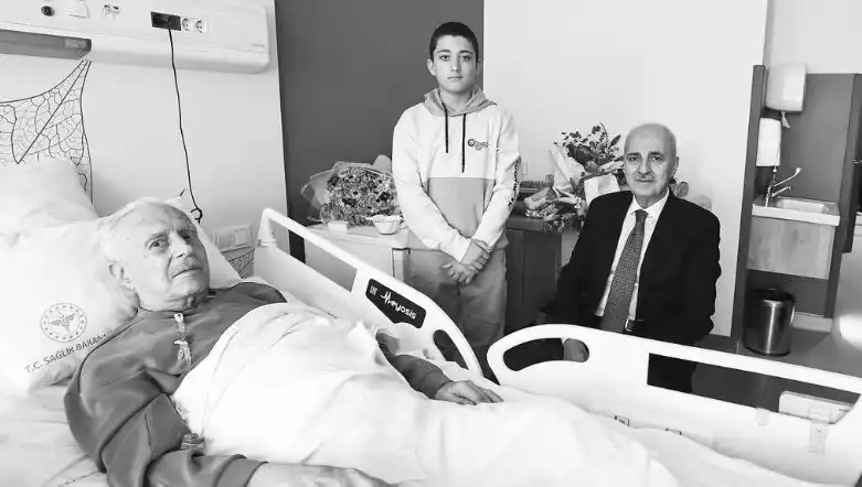 AK Parti Kurucusu Burhan Abiş Hayatını Kaybetti: Siyasi Dünyada Büyük Kayip