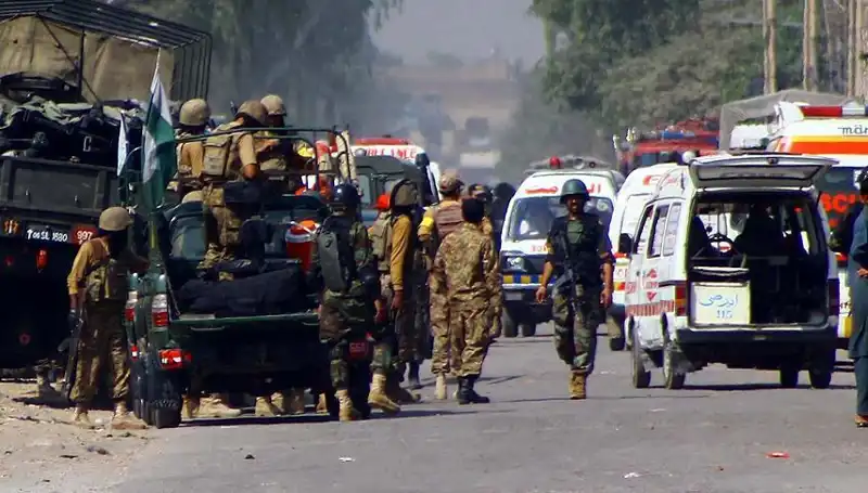 Pakistan'da Camide Gerçekleşen Bombalı Saldırı: 4 Yaralı