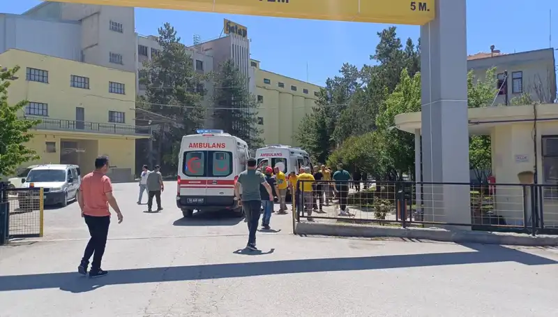 Çorum'daki Un Fabrikasında Şiddetli Patlama: 10 Yaralı, Biri Ağır