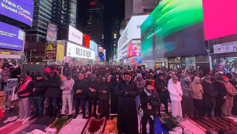 New York Times Meydanı’nda Tarihi Teravih Namazı: Bir Buluşma Noktası
