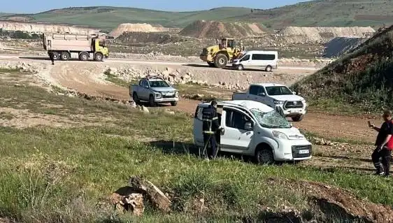 Mardin'de Trafik Kazası: Dört Kişi Yaralandı, Olayın Araştırılması Sürüyor