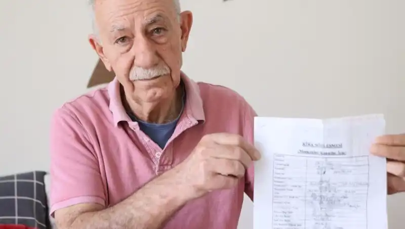 Dede ve Torunları Evlerinden Tahliye Edilmeye Karşı Ayağa Kalktı