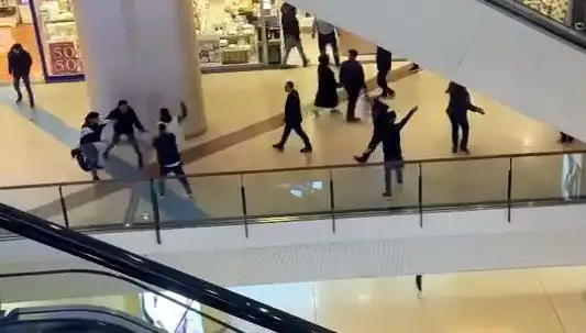 İstanbul'daki AVM'de Şok Edici Kavga! Neler Oldu?