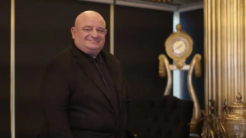 Moiz Mitrani: Tekstil Dünyasından Finans Arenasına Uzanan İnanılmaz Yolculuk