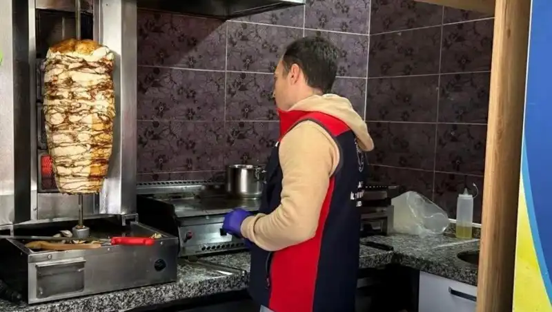 Tavuk Döner Skandalı: İşletmelere Baskınlar Hız Kesmeden Devam Ediyor