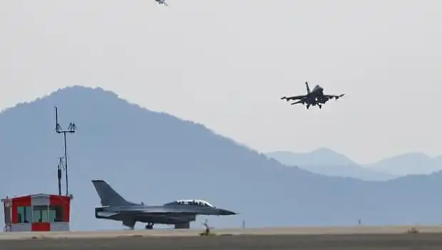 Güney Kore'de Askeri Tatbikat Kaosa Dönüştü: Savaş Uçağı Köyü Bombaladı