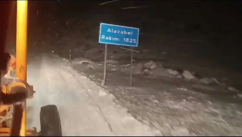 Antalya'da Beklenmedik Kar Yağışı: Şehirde Nasıl Bir Manzara Ortaya Çıktı?