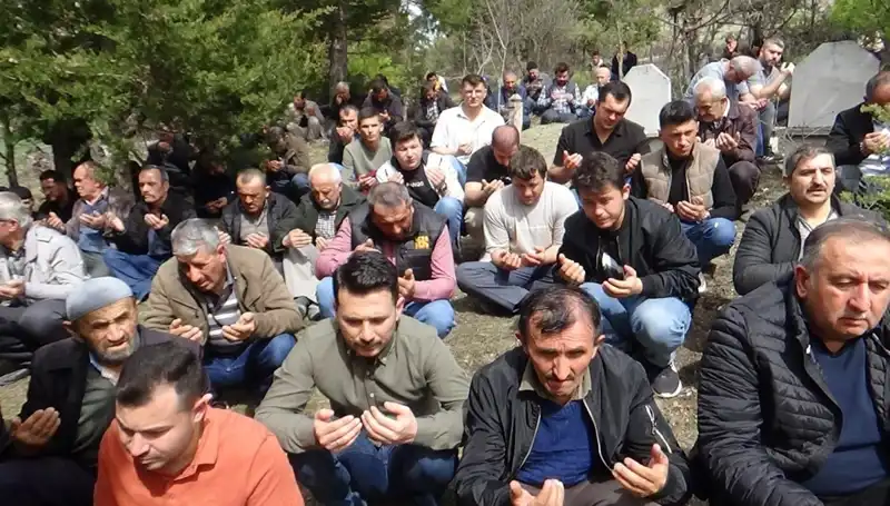 Bir Köyün Kalbindeki Sevgi: Gözyaşlarıyla Uğurlama Töreni
