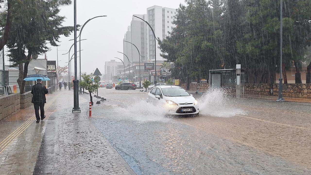 Meteoroloji 17 ili Alarm Durumuna Geçirdi