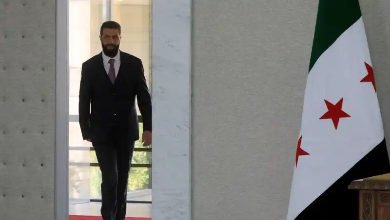 Paris Zirvesi: Fransa Suriye'nin Yeniden İnşası İçin Destek Sunacak