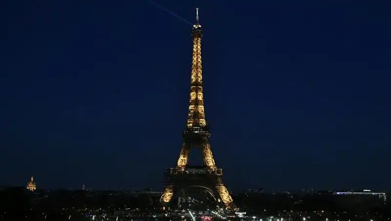 Eyfel Kulesi’ne Saldırı Cehennemi: Fransa’da İki Kişi Tutuklandı
