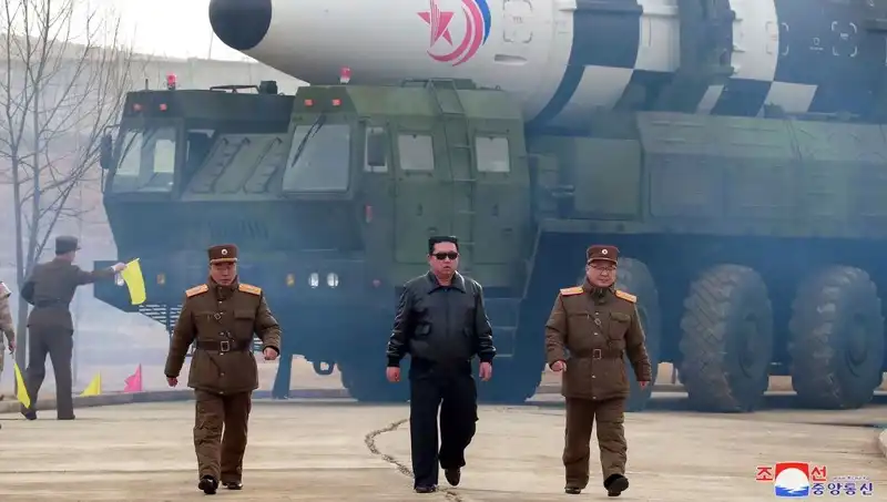 Kuzey Kore'nin Nükleer Silah Devleti Statüsü: Stratejik Gelişmeler ve Global Yansımaları