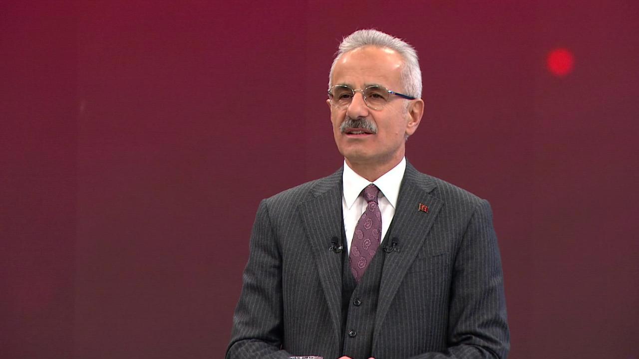 Bakan Uraloğlu Sosyal Medya Düzenlemesi Açıkladı