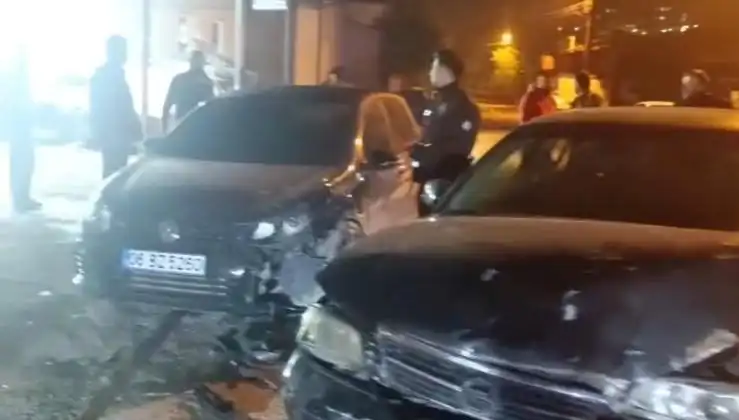 Çevirmeden Kaçarken Kaza Yapan Sürücüler, Polisle Göğüs Göğüse!