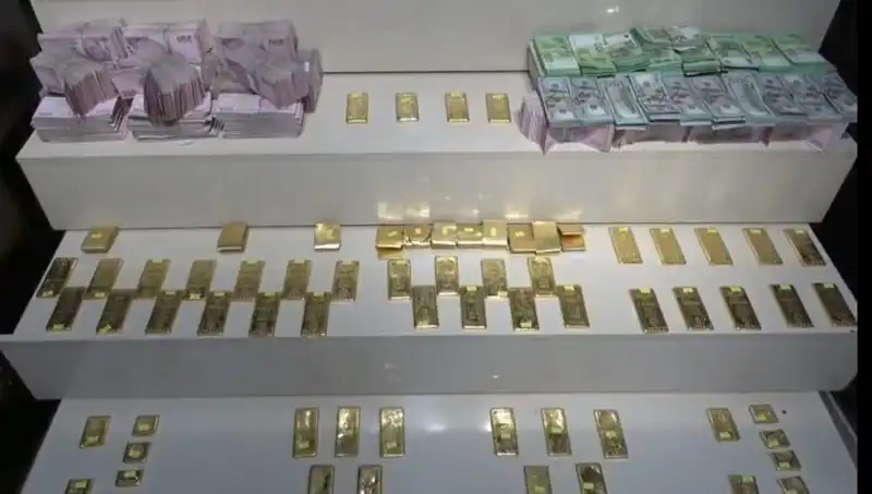Van Havalimanı'nda Kaçak Altın ve Para Ele Geçirildi: Detaylar Şok Edici!