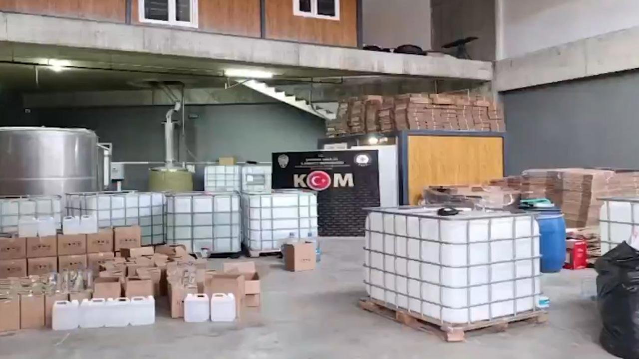 81 ilde yapılan çengel operasyonlarında yaklaşık 137 bin litre sahte alkol ve etil alkol ele geçirildi.