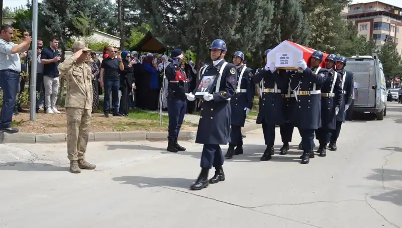 Şehit Gözyaşlarıyla Uğurlandı: Vatanseverlik ve Acının Bir Arada Olduğu An