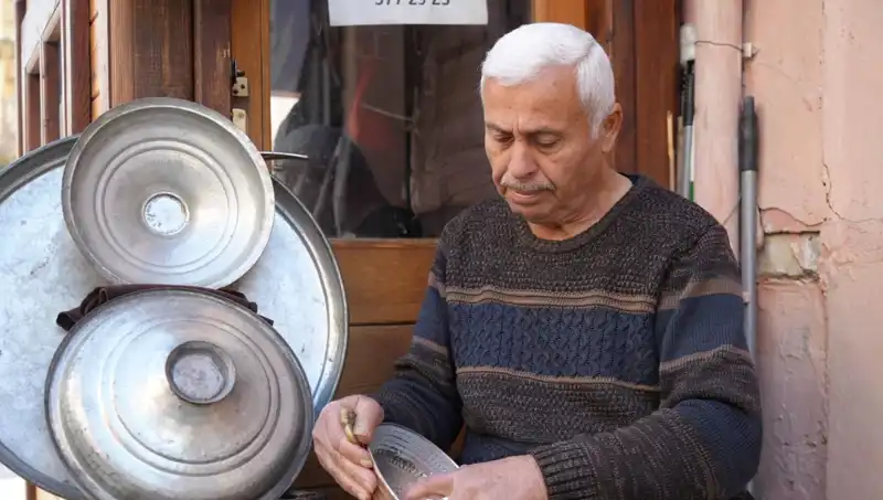 Geçmişin Gölgesinde Kalan Meslekler: Mumla Aranan O Günler