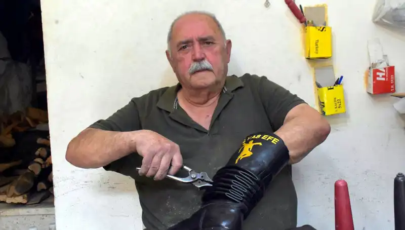 Tireli Hasan Usta'dan 64 Yıllık Geleneksel El Sanatları Mirası