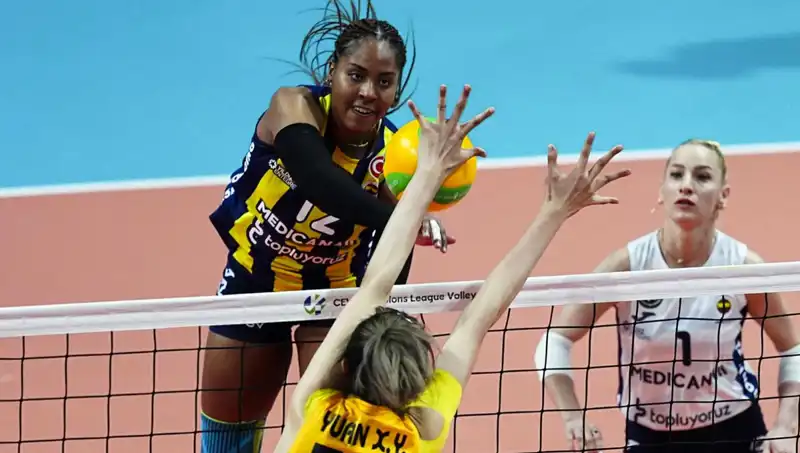 Avrupa'nın Türk Derbisi: Fenerbahçe, Vakıfbank'ı 3-0 ile Geçerek Tarih Yazdı