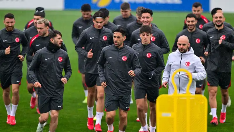 Milli Futbol Takımı'nın Hazırlıkları Başladı: İki Oyuncu Ağrılarından Dolayı Katılamadı