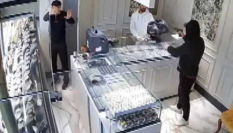 Bursa'da Kuyumcuya Soygun Girişimi: Korku Dolu Anlar Kaydedildi