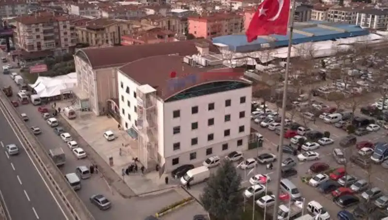 Özel Hastaneler Deprem Güvenliği İçin Harekete Geçti: Perde Betonlarının Kesmeleri Tartışmalara Neden Oldu