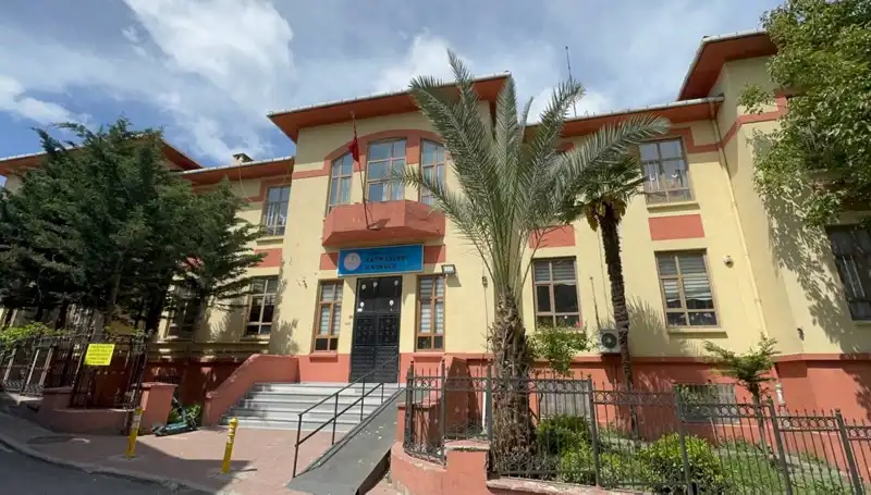 Depremde Hasar Gören Okullarda Riskli Durum: Acil Boşaltma Kararı Alındı