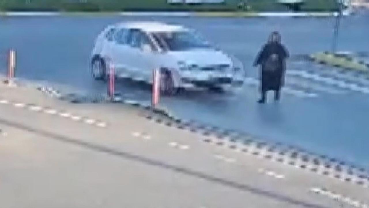 Araç Çarpan Kadın, Yardım Beklerken İkinci Kaza Geçirdi