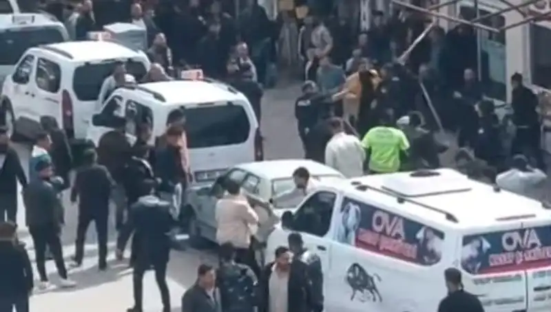 Erciş'te Taşlı Sopalı Kavga: 7 Şahıs Gözaltına Alındı