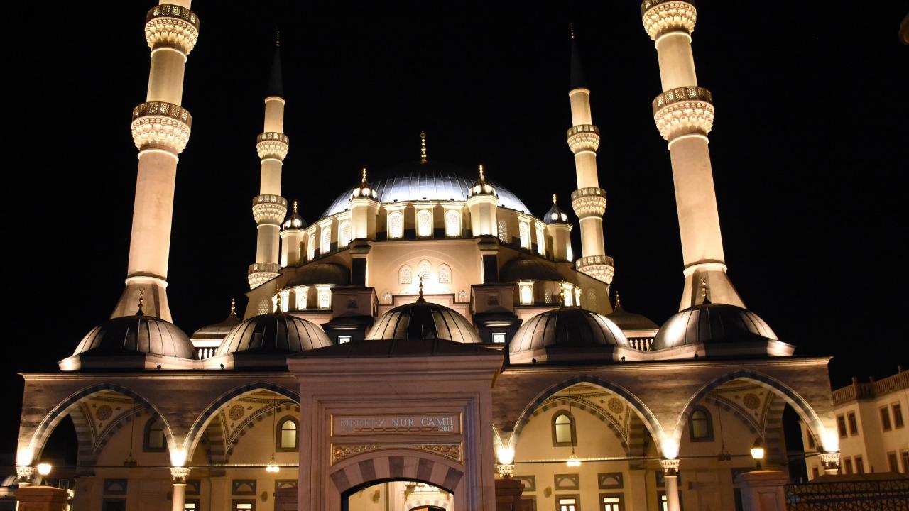 Üç ayların ilk kandili Regaip Kandili yarın kutlanacak!