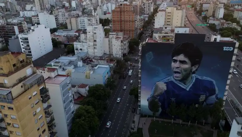Maradona’nın Ölümündeki Gizem: 7 Sağlık Çalışanı Cinayetle Yargılanıyor