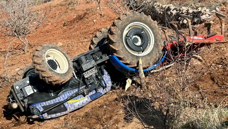 Siirt'te Devrilen Traktör Faciası: Sürücü Hayatını Kaybetti