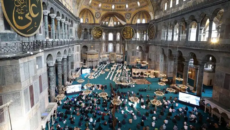 Ayasofya'da Kapıyı Kıran Şahsa Hapis Cezası Verildi: Detaylar Belli Oldu