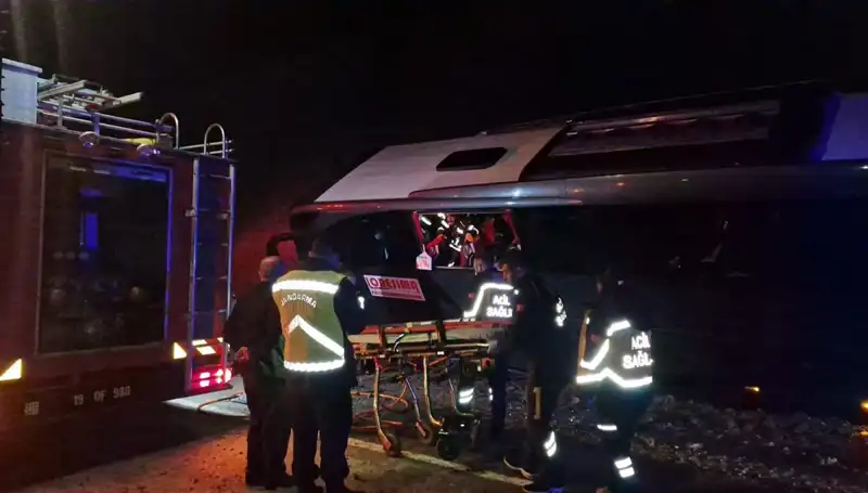Festival Coşkusu Dönüşte Trajediye Dönüştü: 23 Yaralı Otobüs Kazası