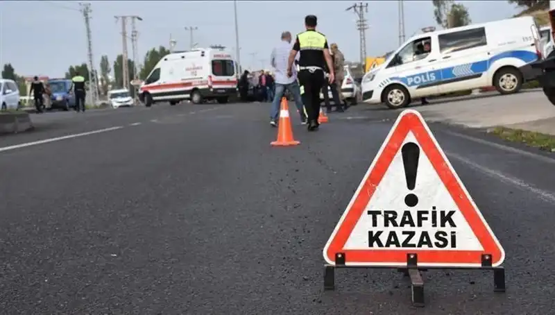 Antalya'da Otomobil Kanalda Devrildi: Yüzde İki Yaralı!