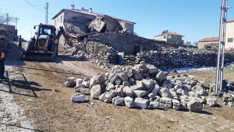 Kayseri'de Yıkılan Ahır Felaket Getirdi: 35 Hayvan Telef Oldu