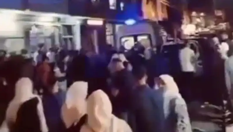 Balkon Kazası: 14 Yaşındaki Kader Hayat Mücadelesi Veriyor