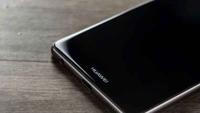Huawei'nin Yeni Katlanabilir Telefonu: Yenilikçi Tasarım ve Üstün Performans