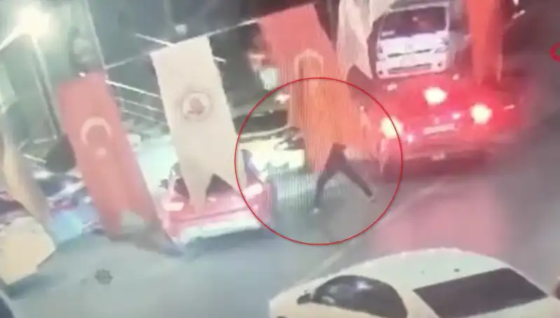Genç Otomobilde Kurşun Yağmuruna Tutuldu: Detaylar Ortaya Çıktı
