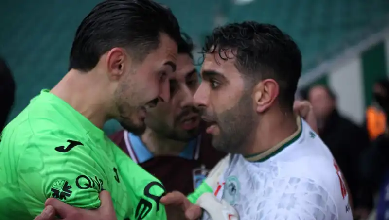 Konyaspor-Trabzonspor Maçında Uzatma Dakikalarında Şok Tartışma!