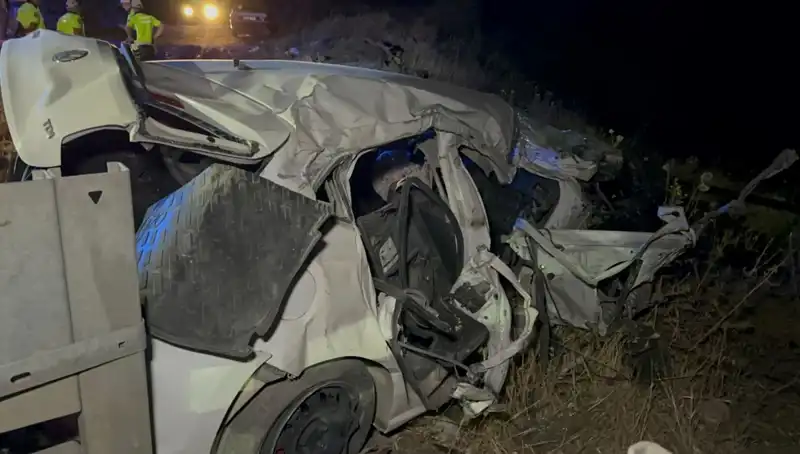 Ters Şeride Giren Otomobil Tankerle Çarpıştı: Korkunç Kaza Sonucu 1 Ölü, 2 Yaralı