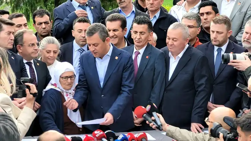 CHP, Ekrem İmamoğlu İçin Ülke Genelinde İmza Kampanyası Başlattı