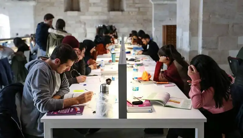 Üniversiteler 2023-2024 Akademik Yılı Başlangıç Tarihlerini Duyurdu